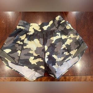 lululemon Hotty Hot 4” size 4